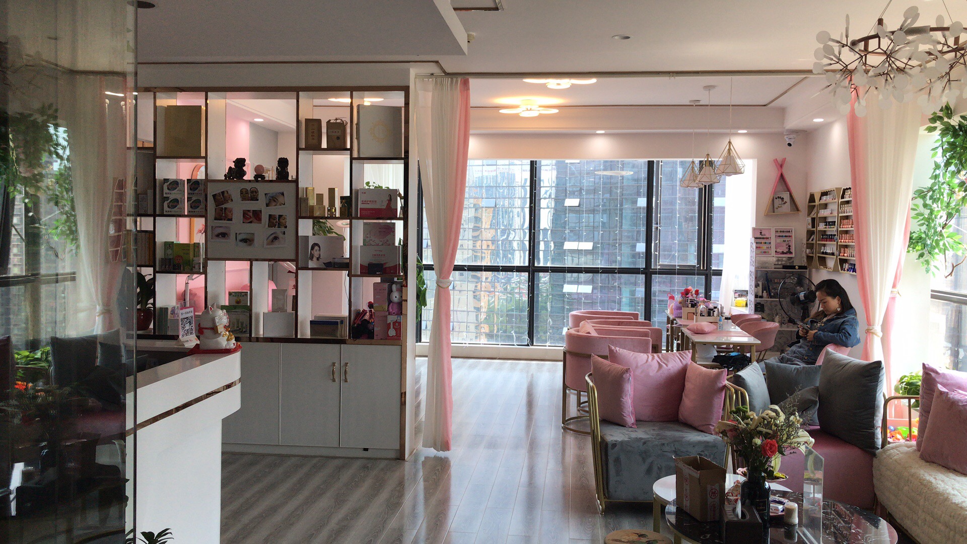 美容美甲店室內實景圖