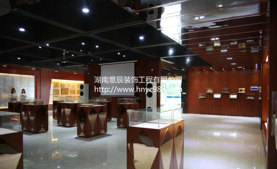 長沙店面裝修中展柜保養問題以及避免方法！