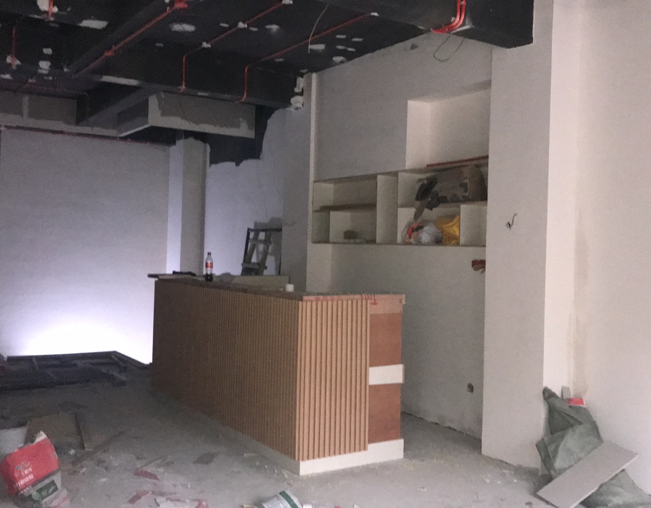 清平宋書吧主題奶茶店鋪裝修施工進行中